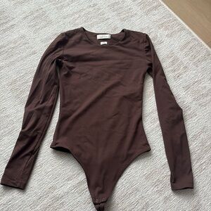 Babaton Contour Crew Long sleeve Bodysuit - Rich Mocha Brown - XS